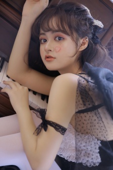 国模嘉妮极品美胞